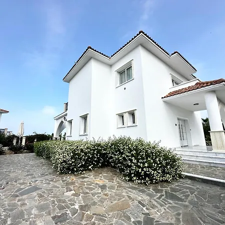 Carrington Holidays Кирения