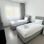 Carrington Holidays Feriehus Kyrenia (Northern Cyprus)