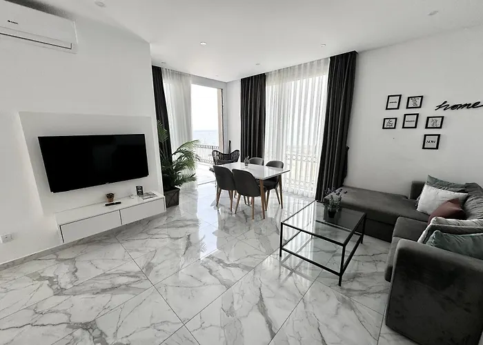 別荘 Carrington Holidays キレニア