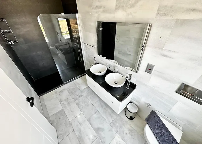 Carrington Holidays キレニア