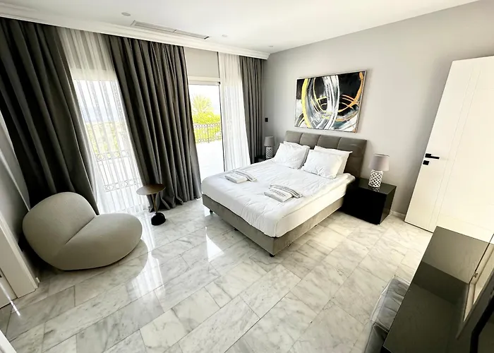 別荘 Carrington Holidays *