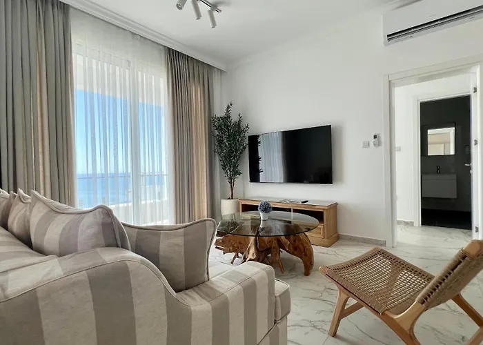 別荘 Carrington Holidays キレニア